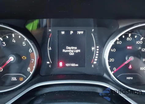 2018 Jeep Compass Latitude 4X4 z USA, uszkodzony, nr VIN 3C4NJDBB2JT283644